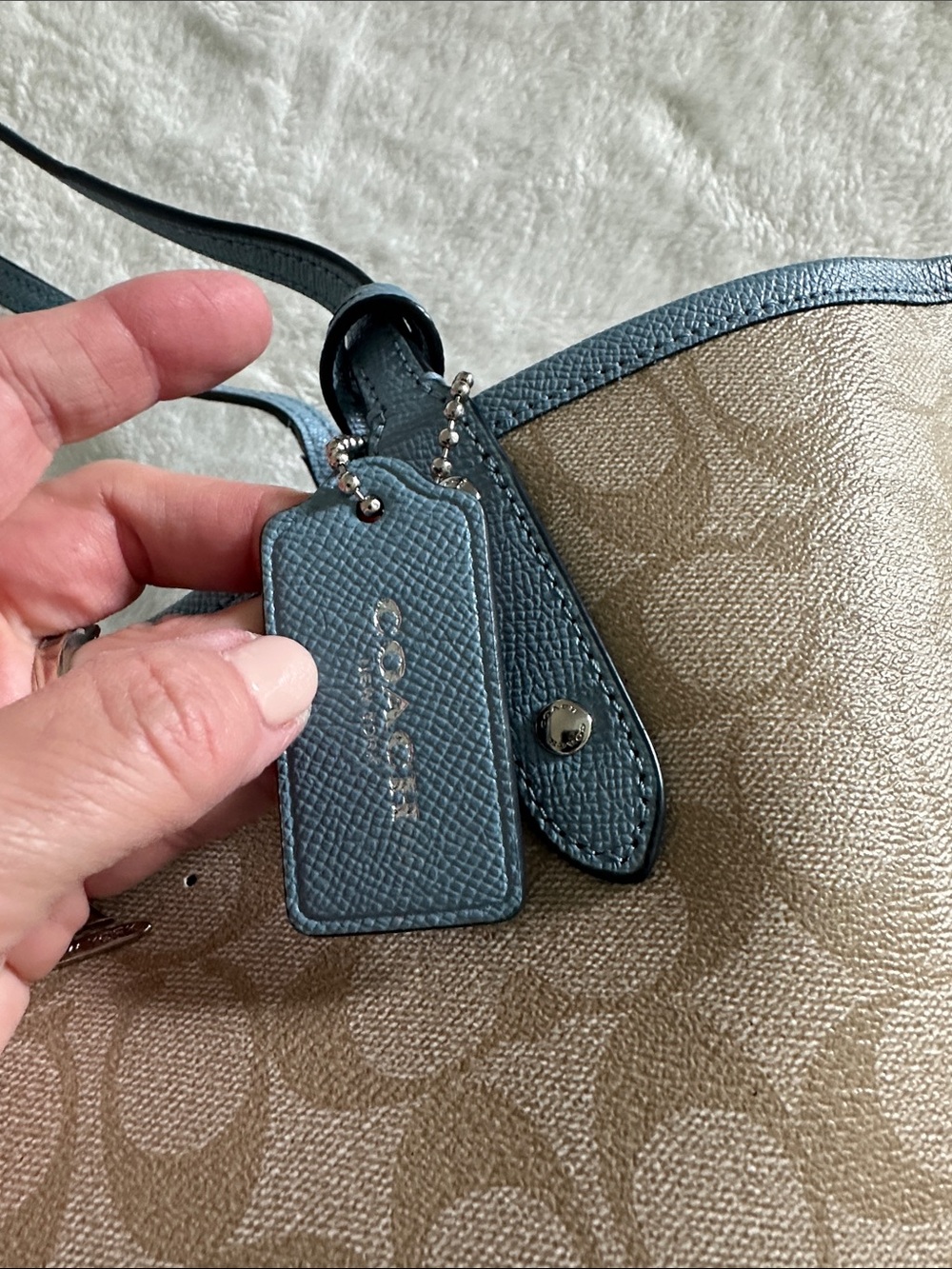 Coach Signature Canvas Tote cream/tan/lt blue w/zipper pouch and keychain tag - Picture 12 of 14